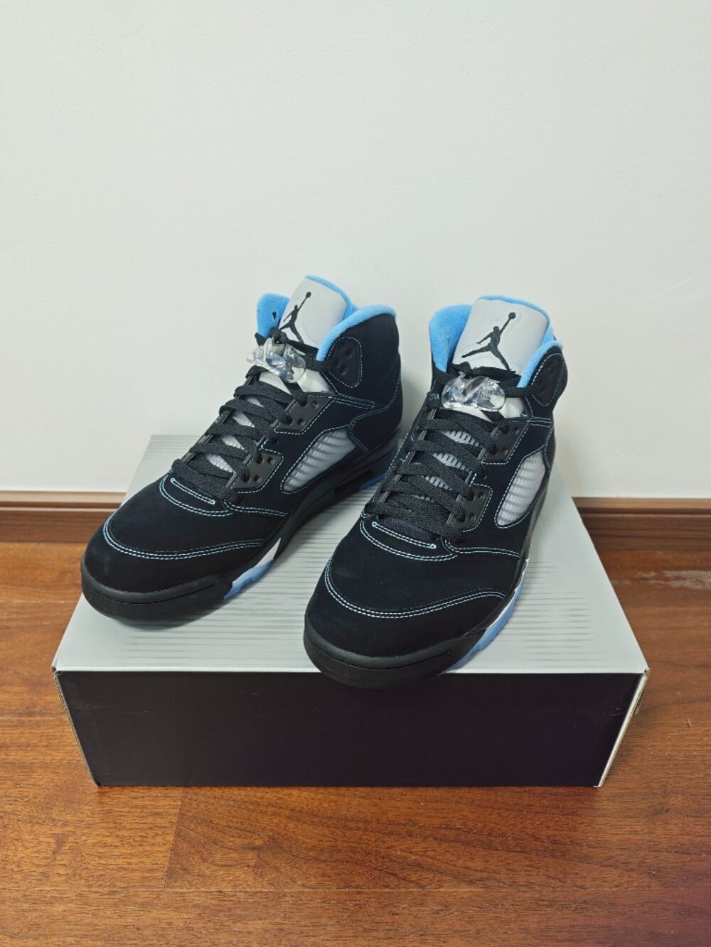 Air Jordan 5 Retro Men’s Sneakers - Black/Light Blue